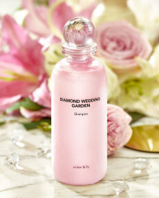 BLANBLVN Шампунь с алмазной пудрой для сияния волос (амбра и лилия) Diamond Wedding Garden Shampoo Amber Lily, 200ml